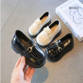 GIÀY LƯỜI DA BÓNG BÉ GÁI  sz 21-25 - Sỉ 110k sz 26-30 - Sỉ 117k sz 31-36 - Sỉ 125k