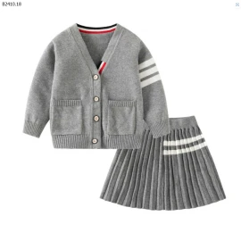 SET ÁO CARDIGAN PHỐI CHÂN VÁY XẾP LY CHO BÉ -sỉ 262k