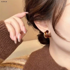 Khuyên tai màu hổ phách hãng Golicc  - sỉ 106k