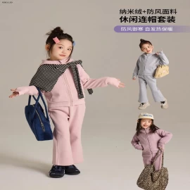 Bộ đồ thể thao thường ngày dày dặn có mũ trùm đầu cho bé gái - giá sỉ  size 90-130 giá 350k size 140-150 giá 390k