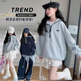 Áo nỉ có mũ kiểu Hàn Quốc dành cho BG mùa thu và xuân 2025 - Giá sỉ  Áo khoác nỉ : 250k Quần jeans : 244k