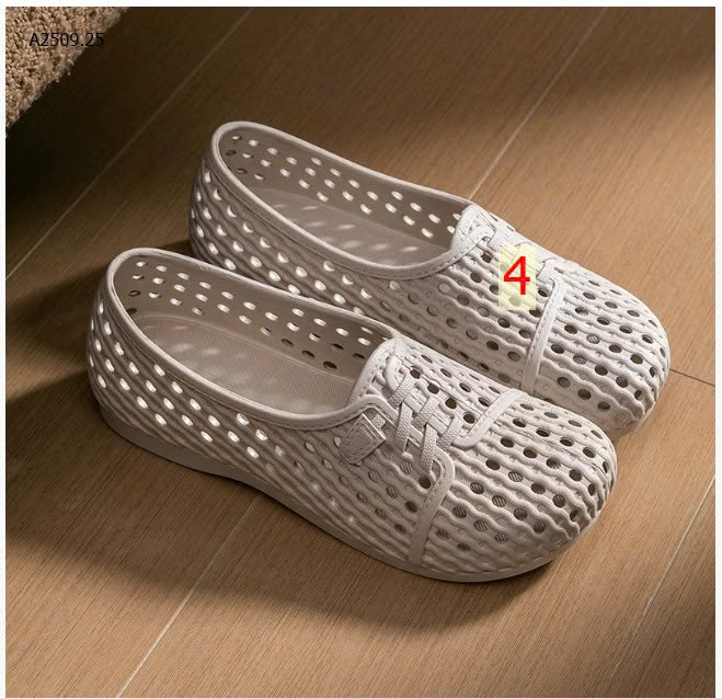 MÀU 4