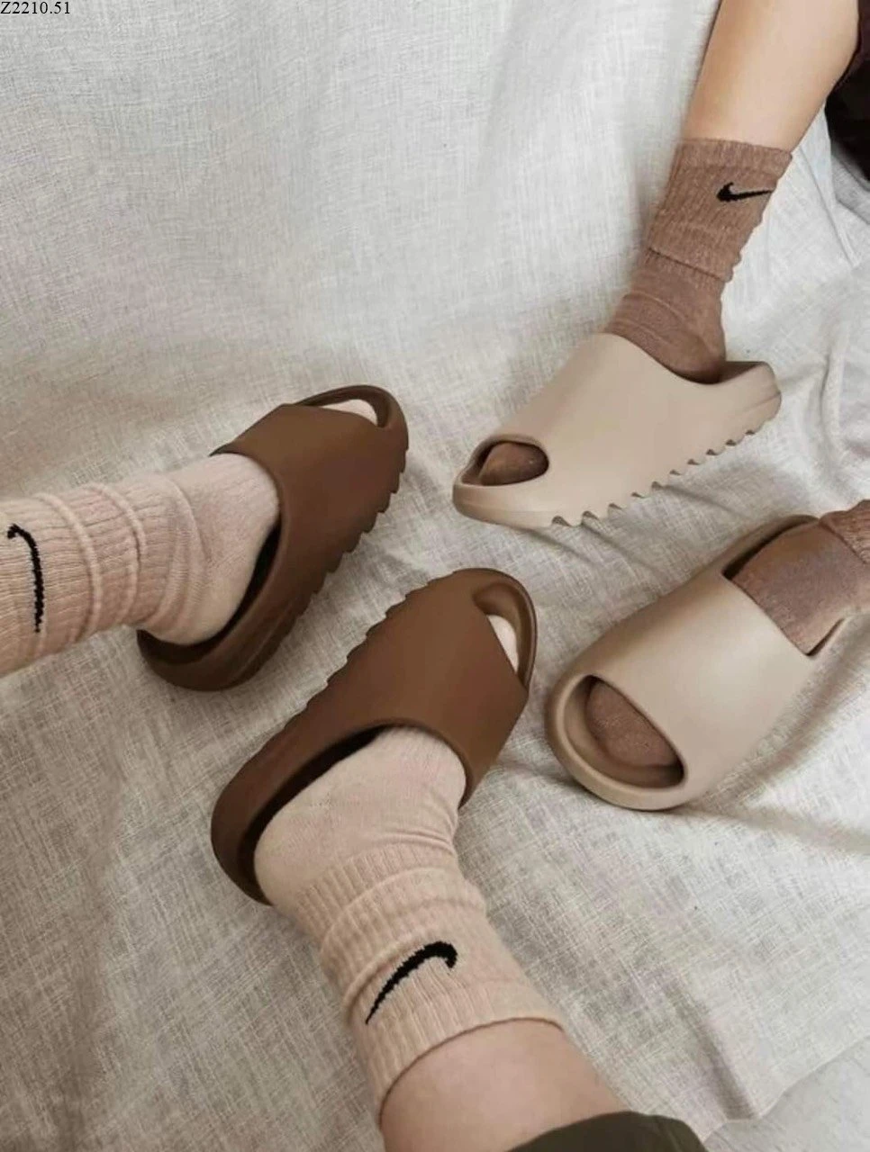 Dép bánh mì hãng Yeezy Slide Si 72k/1 đôi