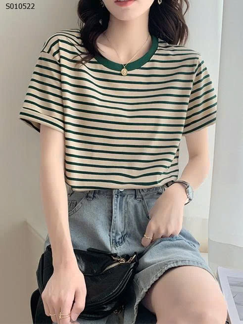 Áo phông kẻ sọc cổ tròn - 165,000