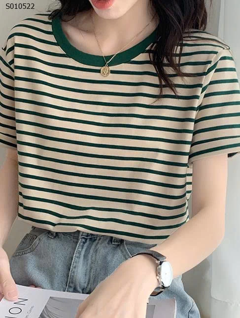 Áo phông kẻ sọc cổ tròn - 165,000