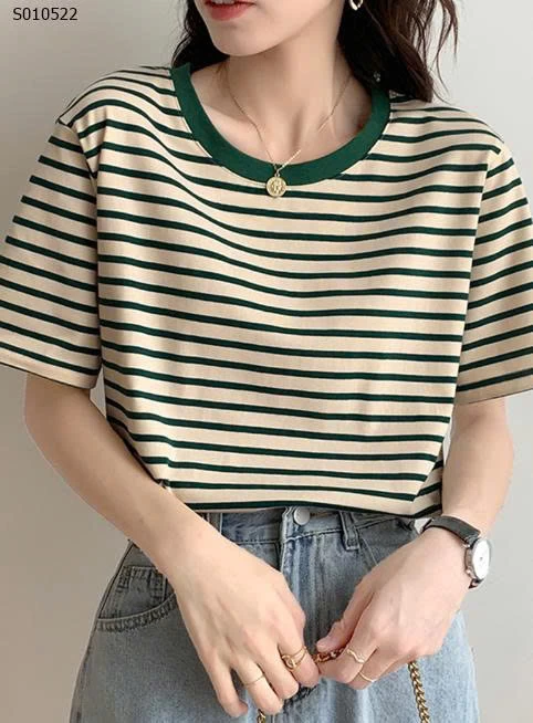 Áo phông kẻ sọc cổ tròn - 165,000