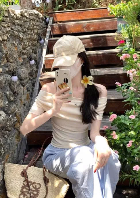 Áo cổ đổ tay lỡ nữ - 155,000