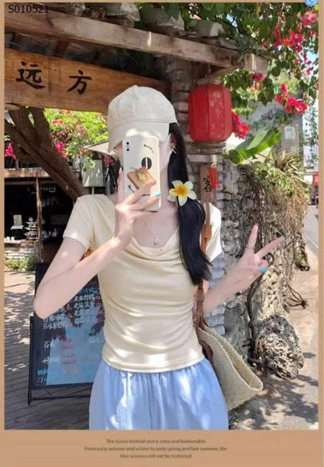 Áo cổ đổ tay lỡ nữ - 155,000