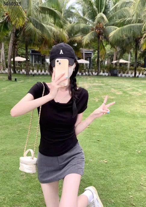 Áo cổ đổ tay lỡ nữ - 155,000