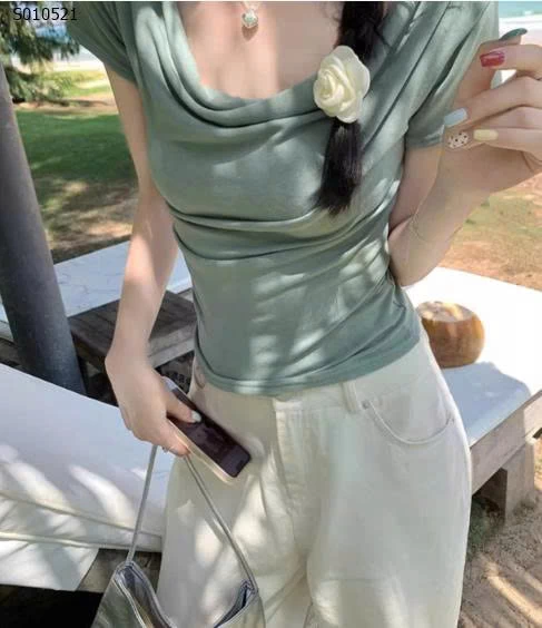 Áo cổ đổ tay lỡ nữ - 155,000