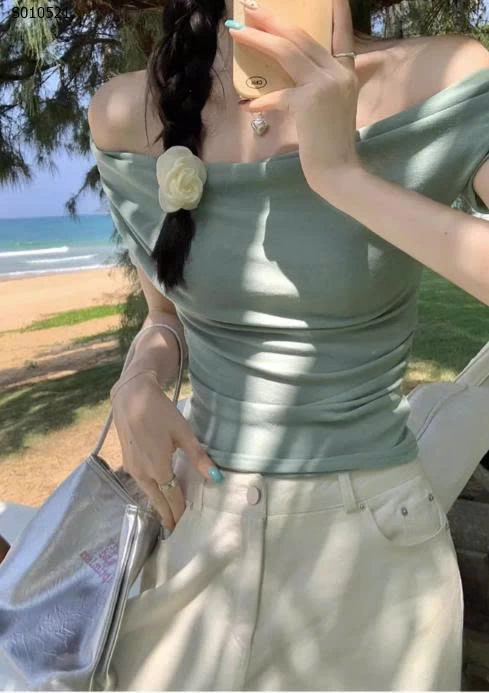 Áo cổ đổ tay lỡ nữ - 155,000