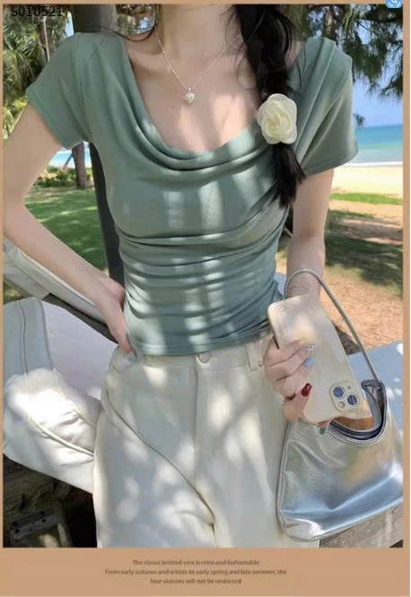 Áo cổ đổ tay lỡ nữ - 155,000