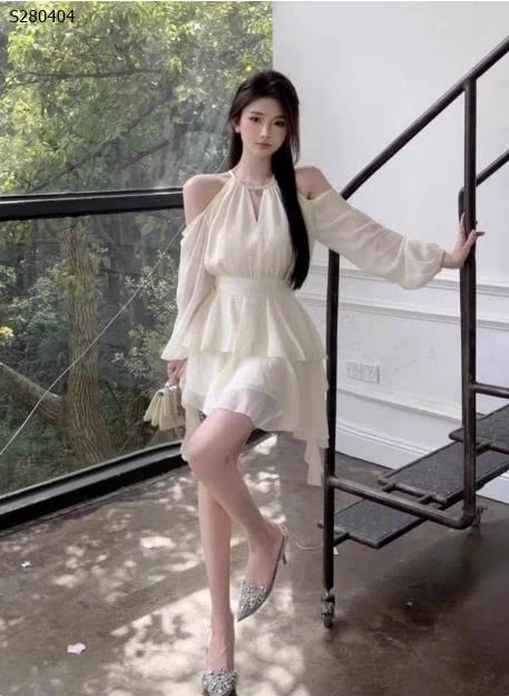 Váy cố yếm đính đá eo thon váy ngắn voan - 260,000