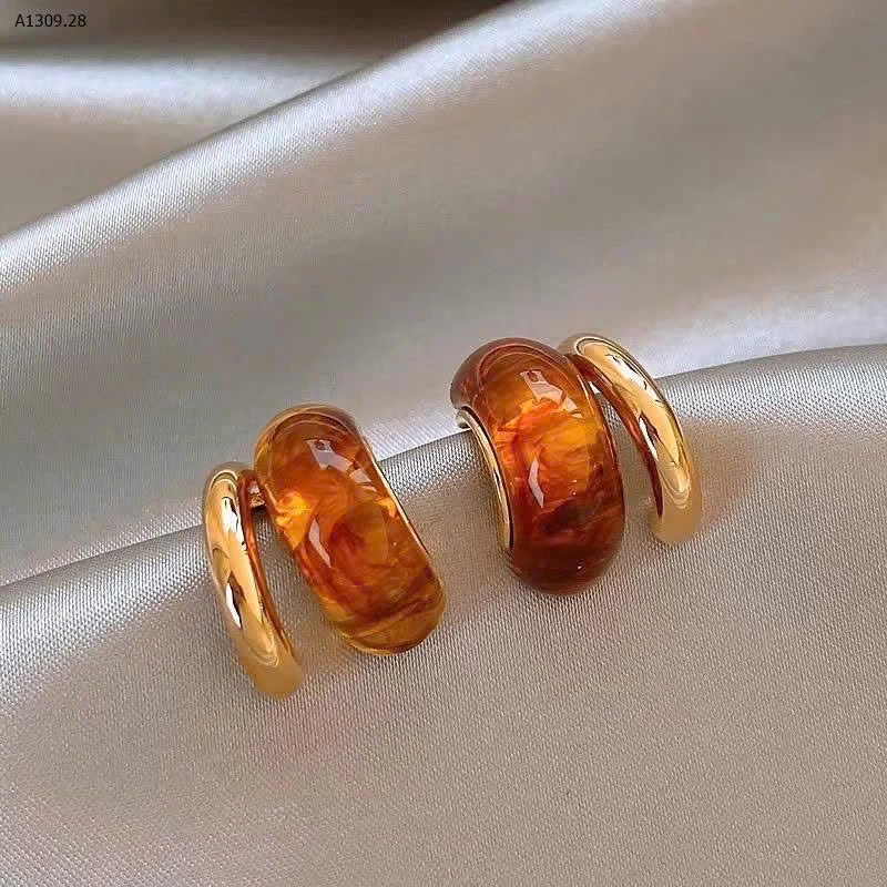 Khuyên tai màu hổ phách hãng Golicc  - sỉ 106k