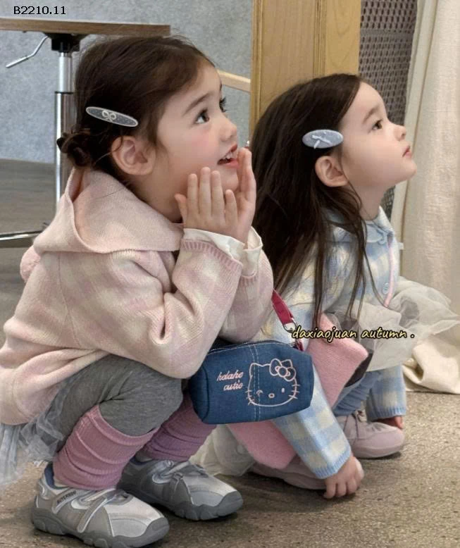 ÁO LEN MŨ QUẢ BÔNG KẺ CARO DỄ THƯƠNG  -Giá sỉ sz 90-130: 213k  sz 140-150: 249k