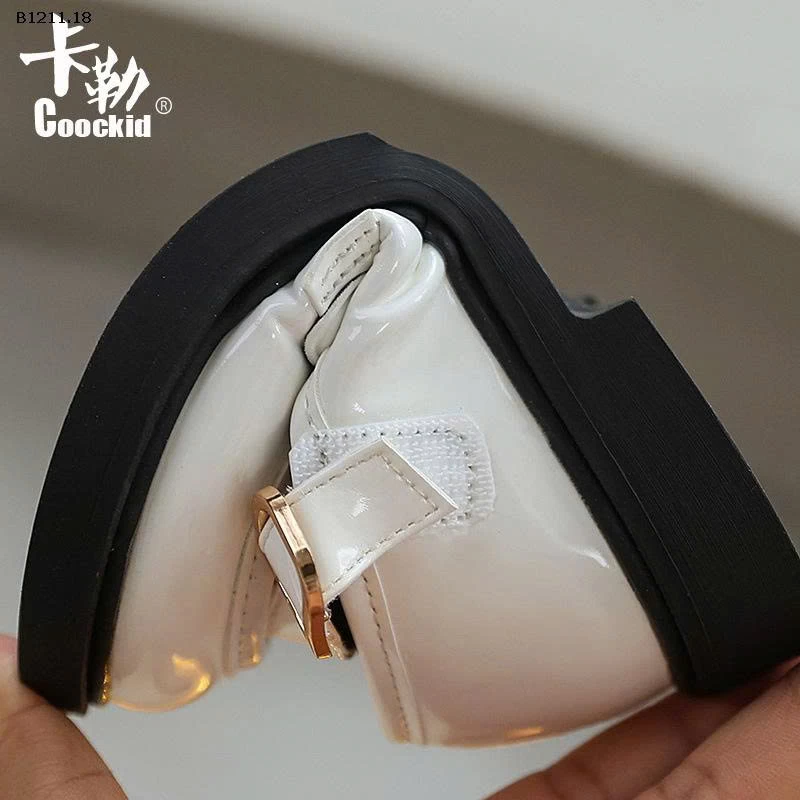 GIÀY MOCA BÓNG GẮN HOA- Giá sỉ size 26-30: 148k  size 31-36: 158k