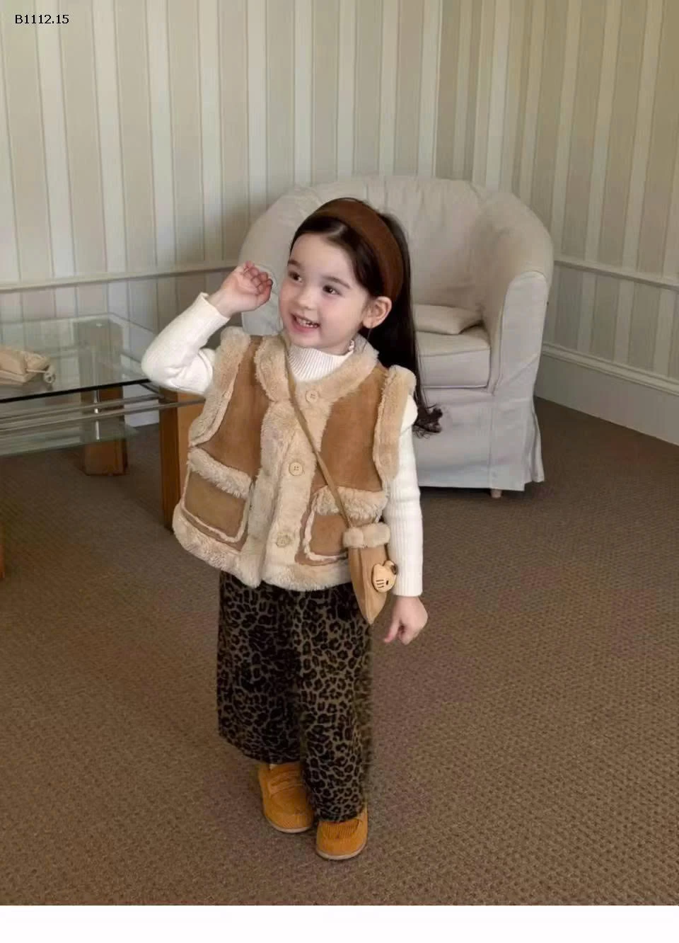 Set 3 món cho bé-sỉ Áo gile+túi : 235k                     Quần : 200k                   Áo len : 195k