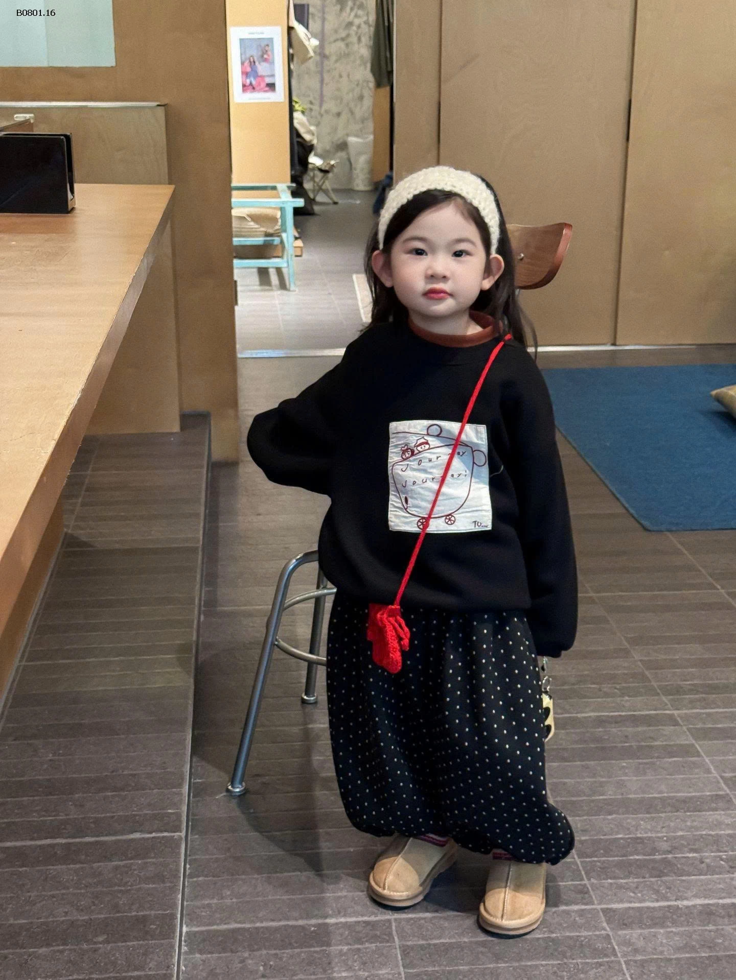 SET VINTAGE Áo nỉ cổ tròn dày dặn, kiểu dáng Hàn Quốc-Giá sỉ  như sau Áo nỉ lót lông :  193k  Quần lót lông : 135k Áo thun cam mặc trong : 255k