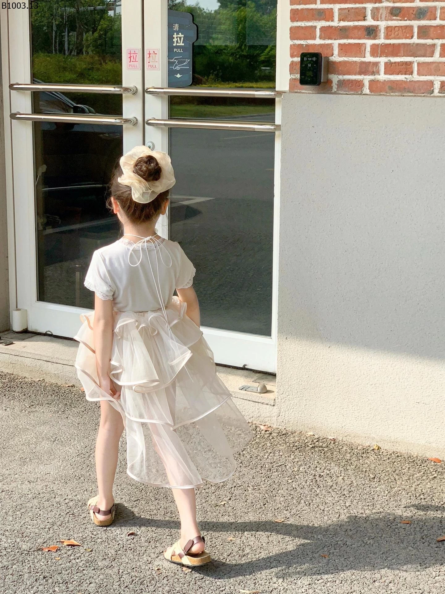 ÁO THUN CỔ V MIX VÁY REN BG Giá sỉ áo 139k váy 211k