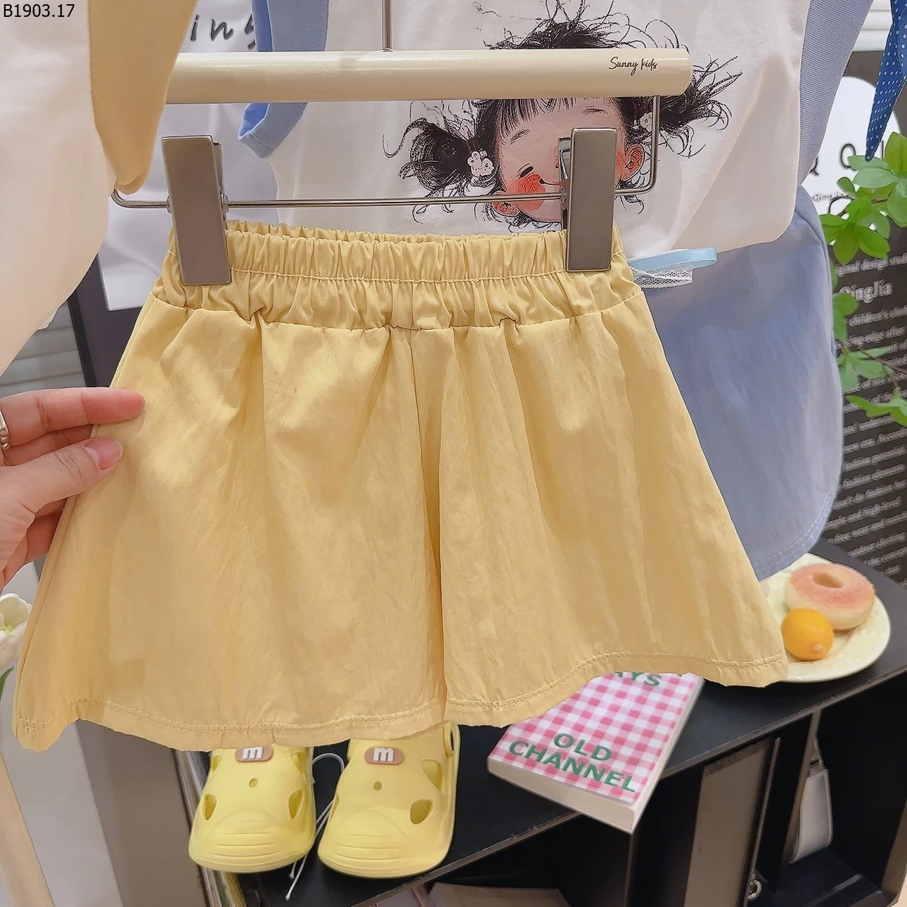 Bộ áo và quần váy bằng vải cotton nguyên chất cho bé gái giá sỉ 105k