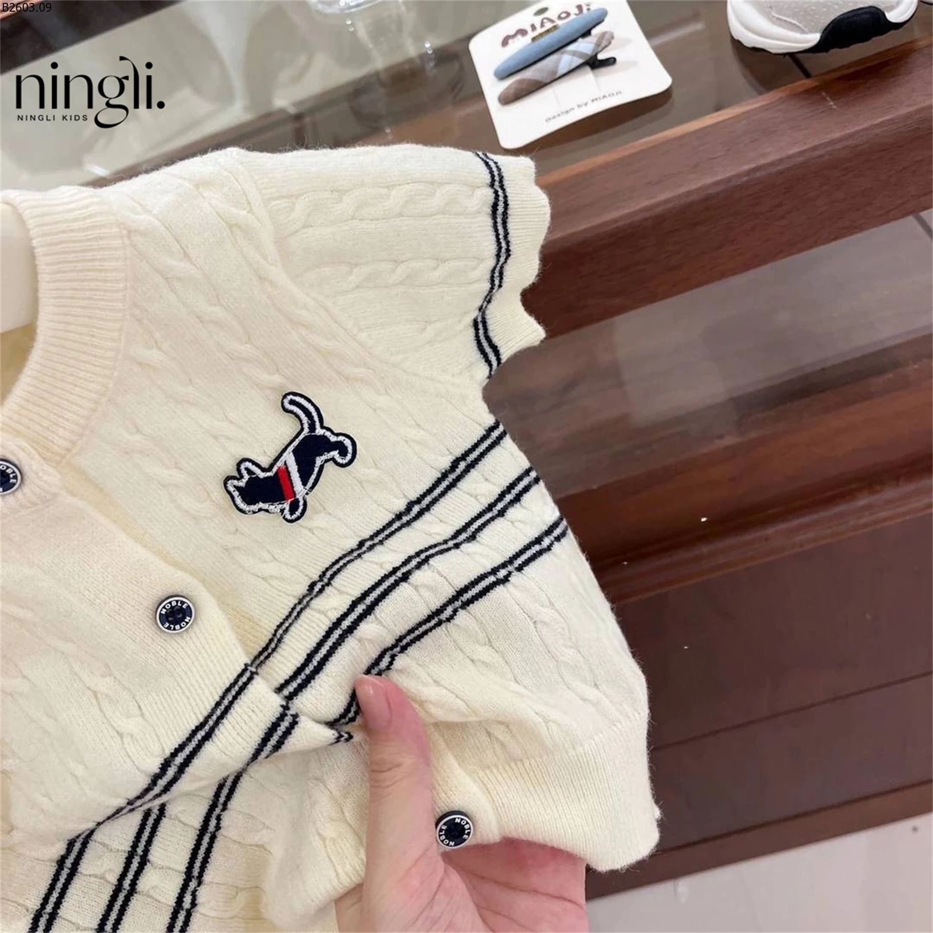 SET ÁO LEN CÚN MIX CHÂN VÁY XẾP LY sỉ 235k