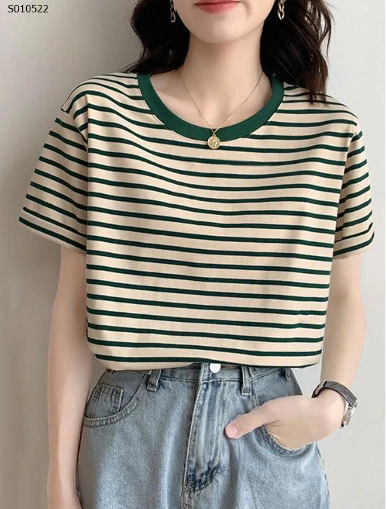 Áo phông kẻ sọc cổ tròn - 165,000